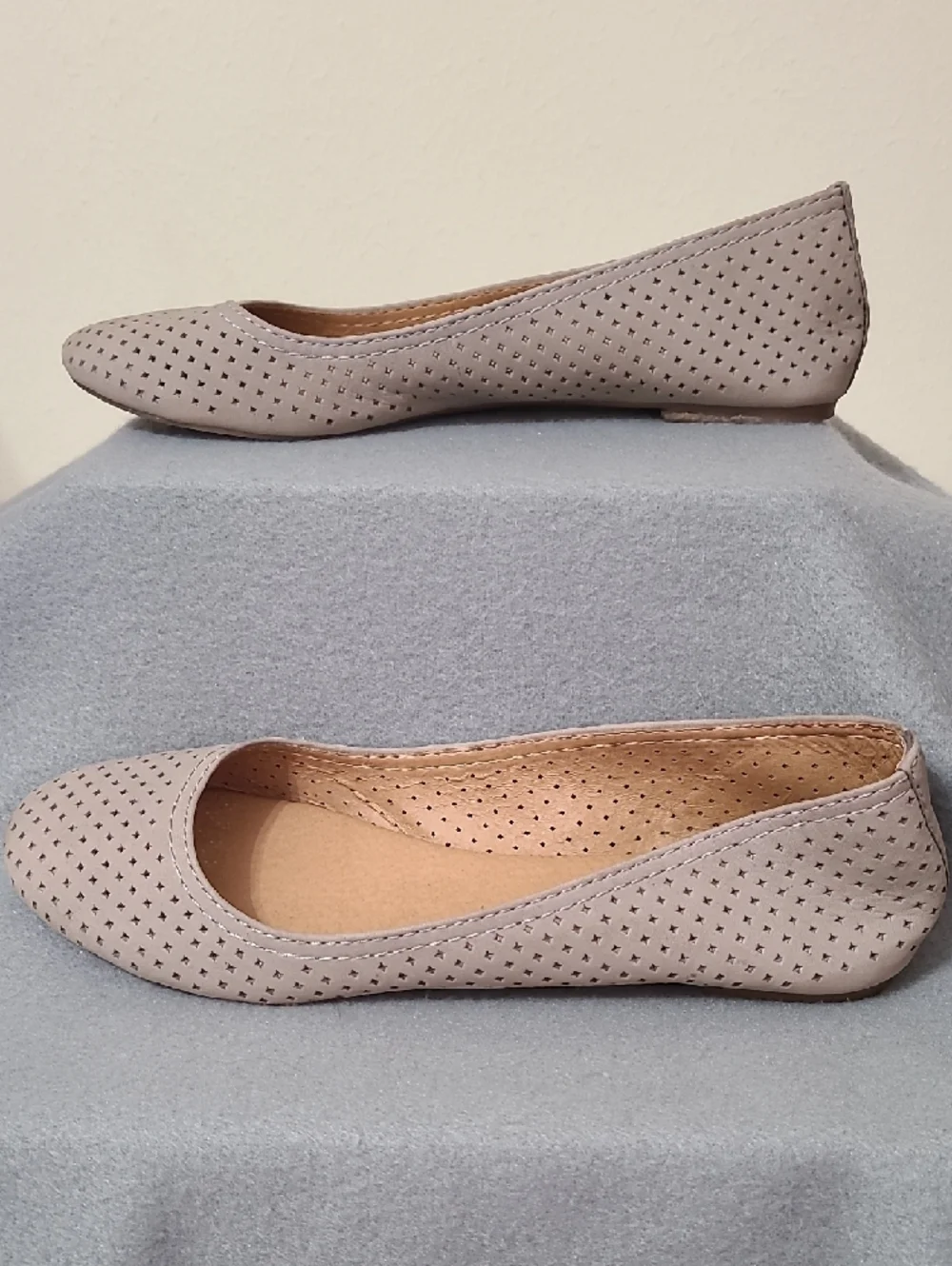 Lucky Brand Taupe Perforated Leather Ballet Flats - Size‎ 9M